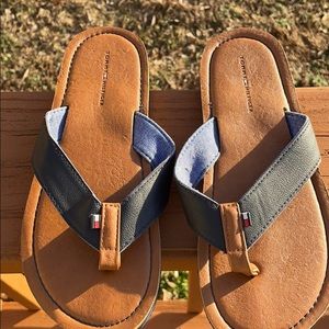 Tommy Hilfiger boys flip flops Sz 4